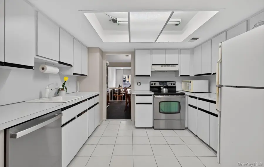 105 Glen Way, Syosset, NY 11791 - Image #3