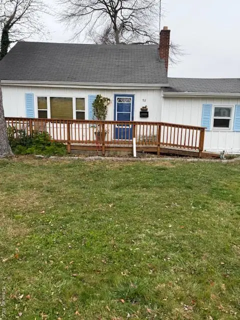 92 E John Street, Lindenhurst, NY 11757
