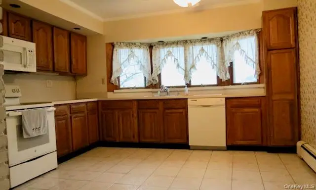 113 Abbey Lane, Levittown, NY 11756 - Image #3