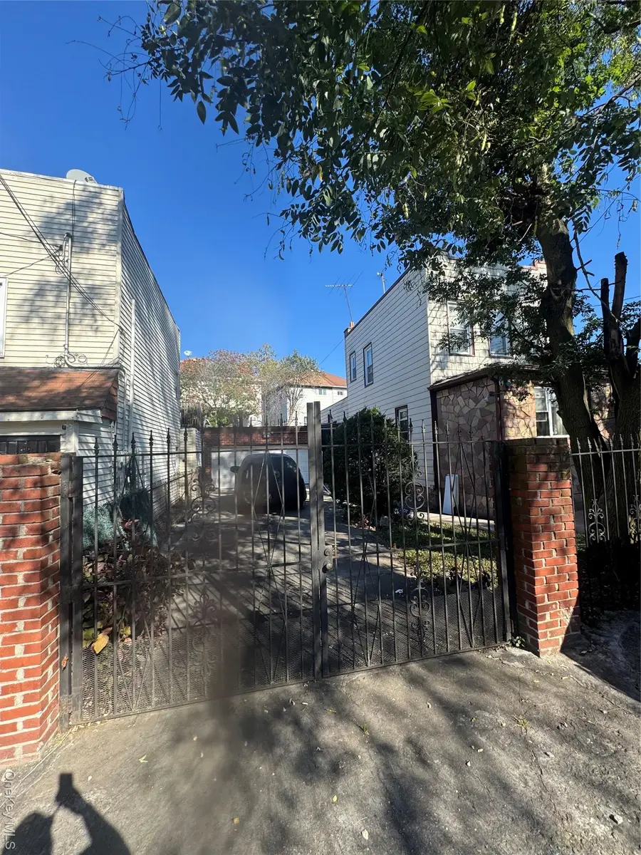 665 Varkens Hook Road, Brooklyn, NY 11236 - Image #3