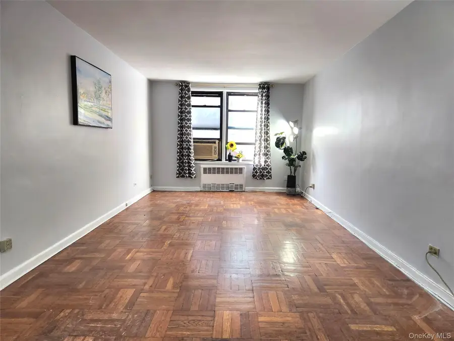 33-27 91 #1J, Jackson Heights, NY 11372 - Image #2