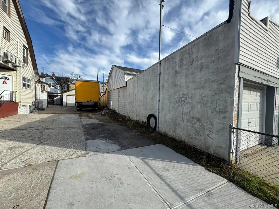 8779 111th Street, Richmond Hill, NY 11418 - Image #3