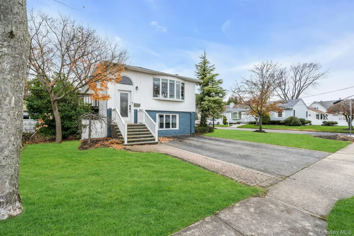 300 Center Bay Drive, West Islip, NY 11795 - Image #1