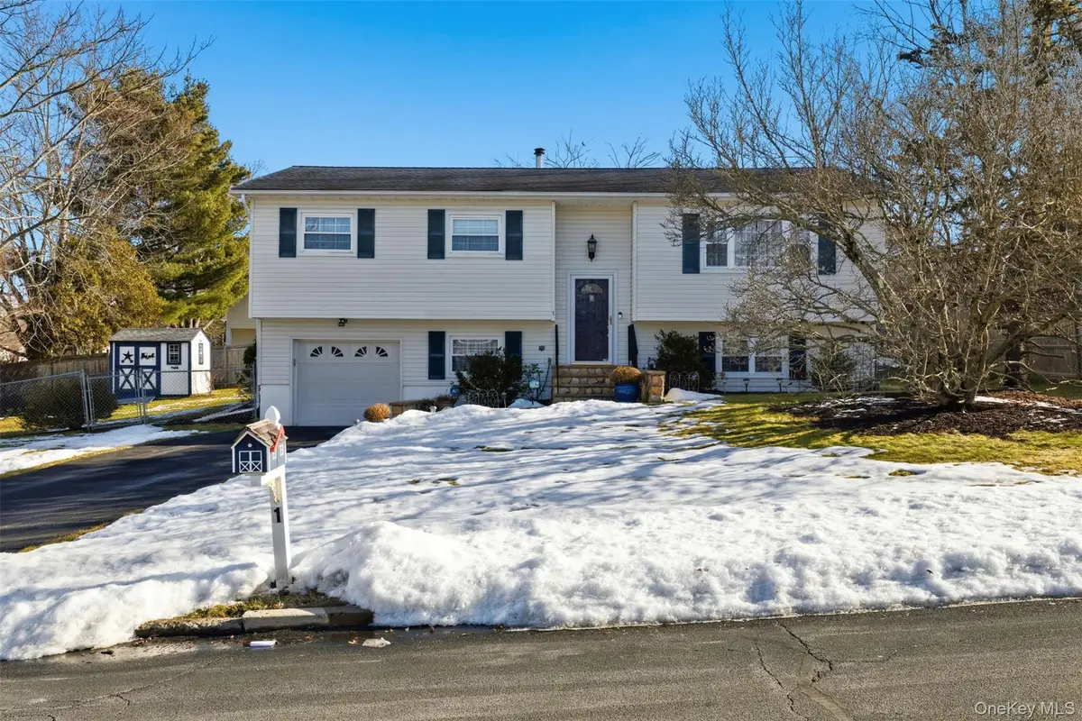 1 Weather Vane Way, Middletown, NY 10940 - Image #1