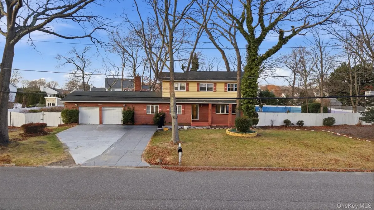 11 Val Court, Holbrook, NY 11741 - Image #1