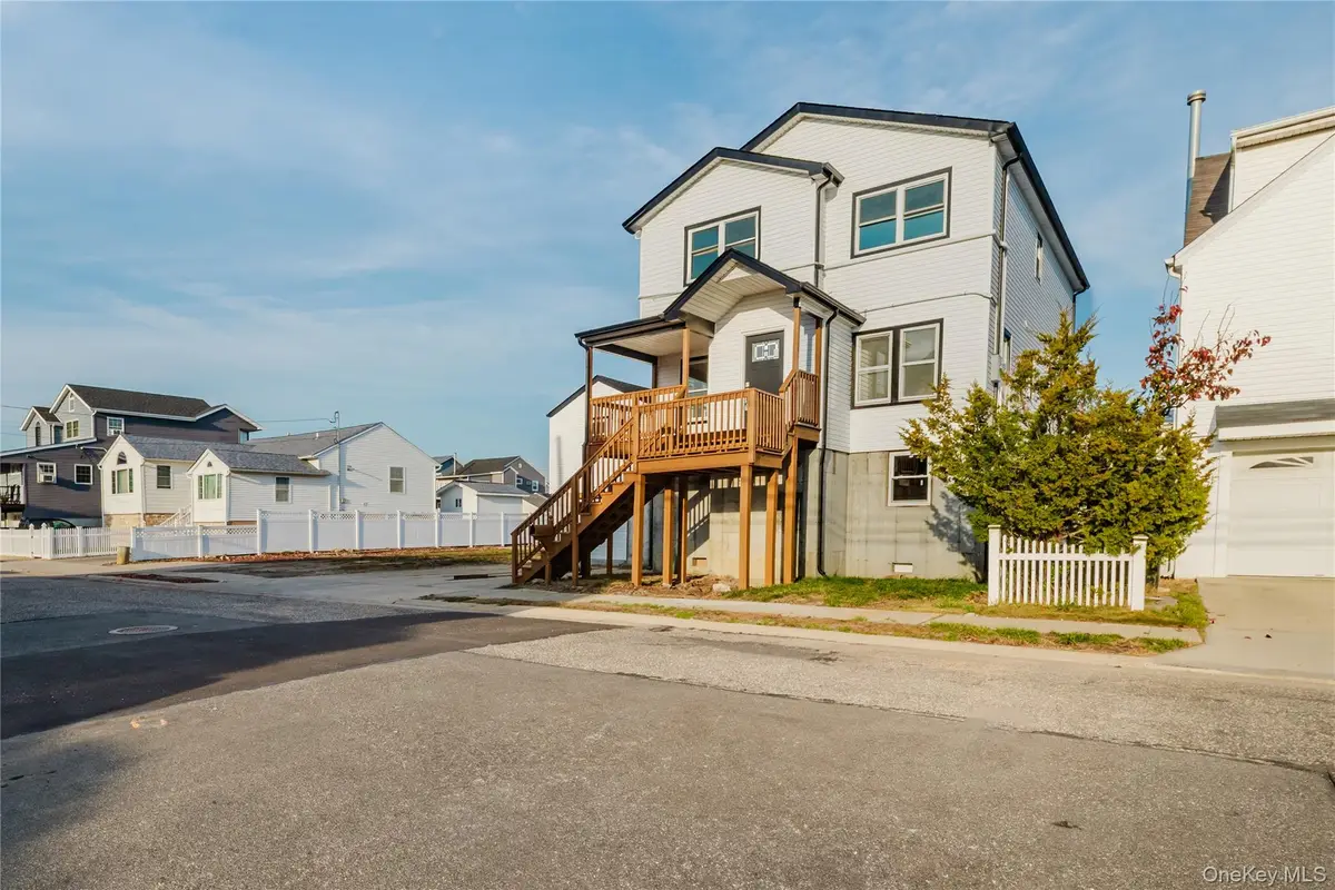 886 S 7th Street, Lindenhurst, NY 11757 - Image #1