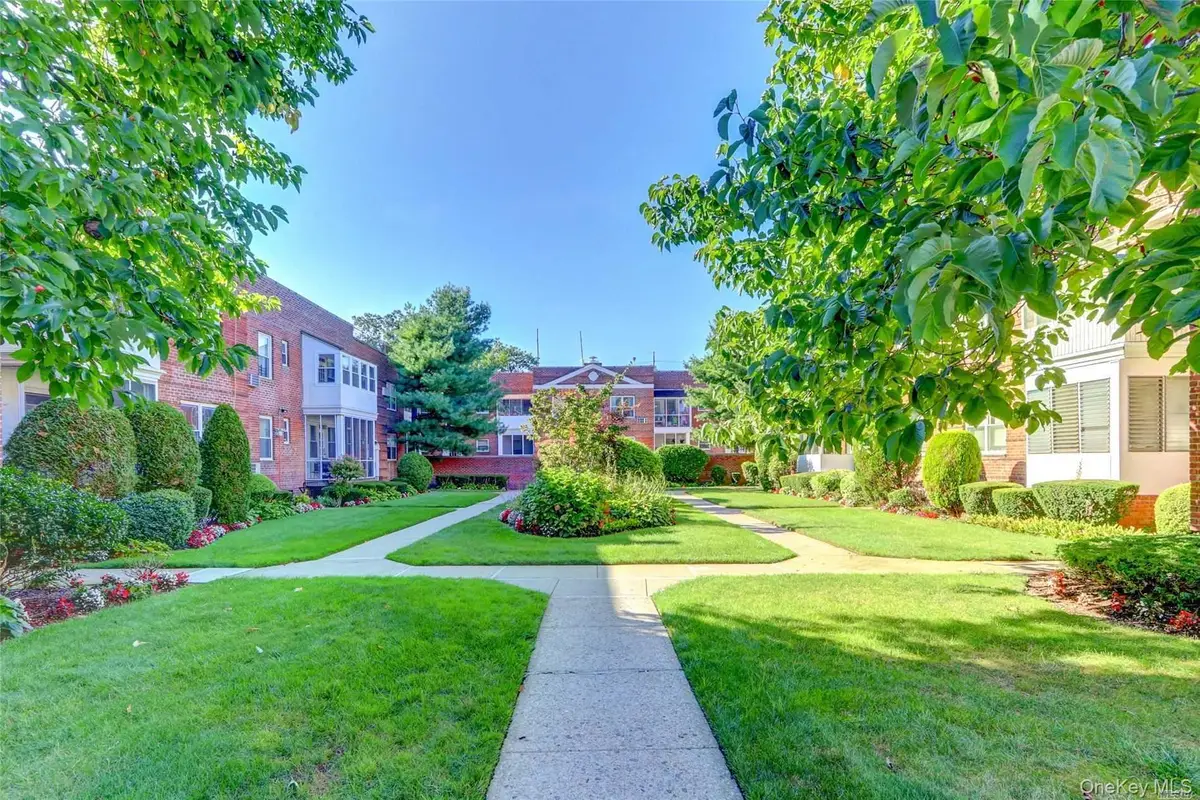 285 Central Avenue #D-7, Lawrence, NY 11559 - Image #1