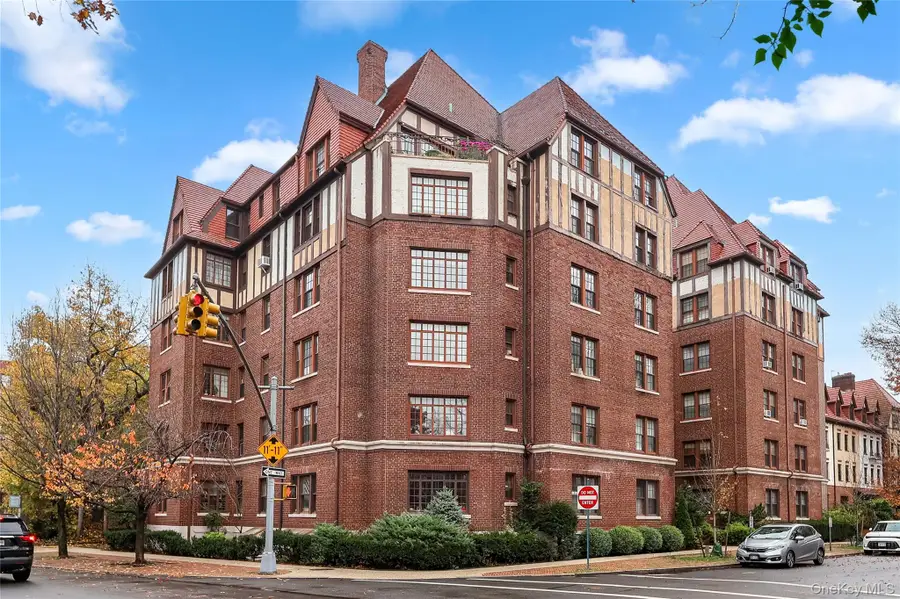 150 Burns Street #2D, Forest Hills, NY 11375 - Image #2