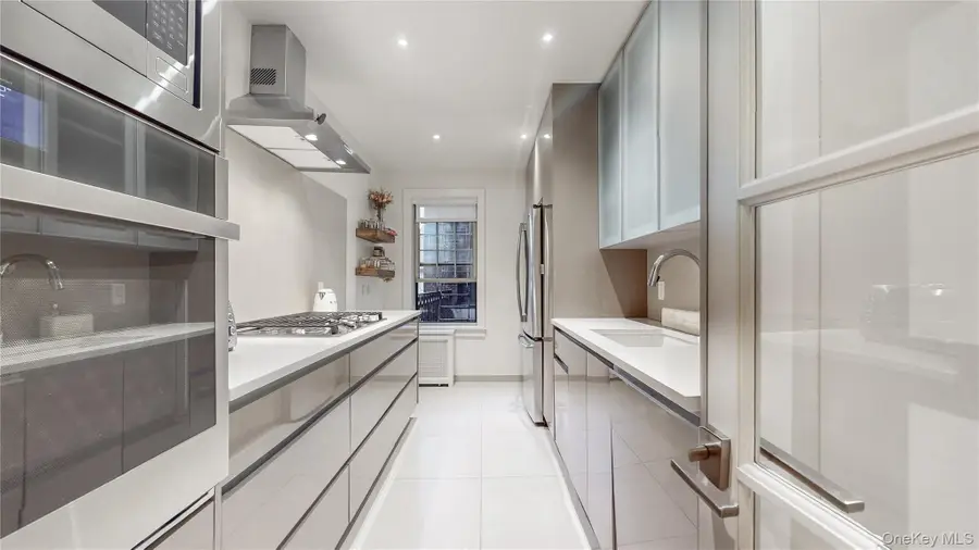 150 Burns Street #2D, Forest Hills, NY 11375 - Image #3