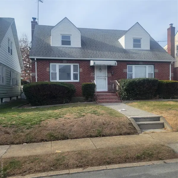 11924 203rd Street, Saint Albans, NY 11412