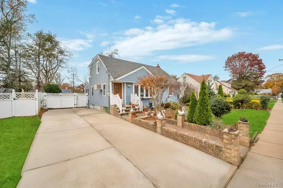 626 Winthrop Drive, Uniondale, NY 11553 - Image #2