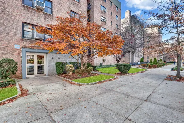 31-70 138 Street #3H, Flushing, NY 11354