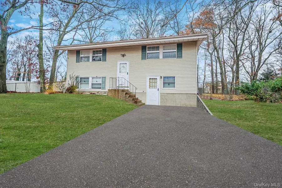 31 Cabin Lane, East Setauket, NY 11733 - Image #2