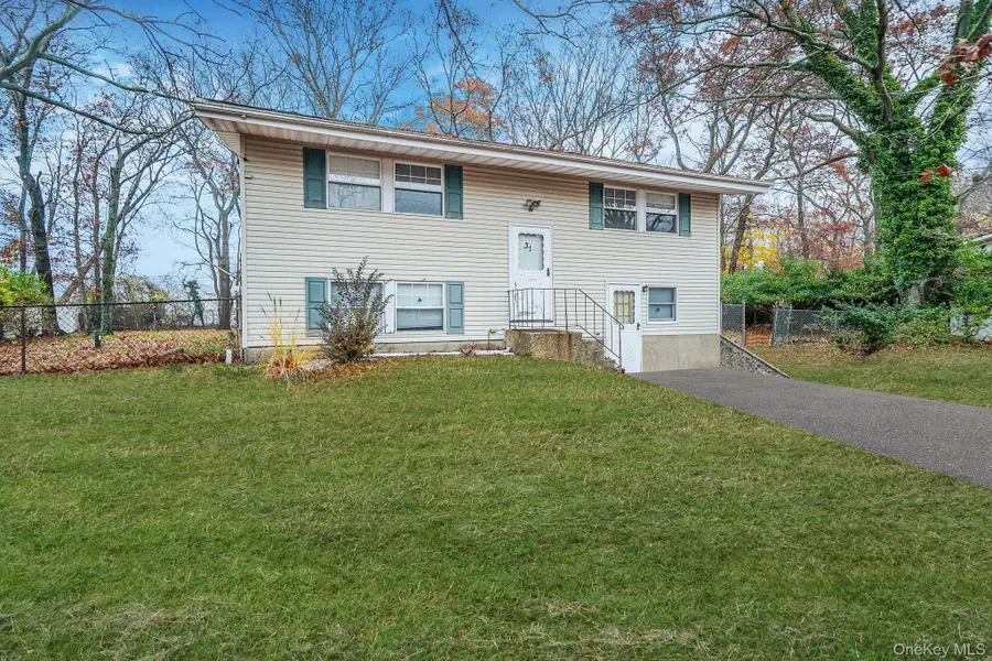 31 Cabin Lane, East Setauket, NY 11733 - Image #3