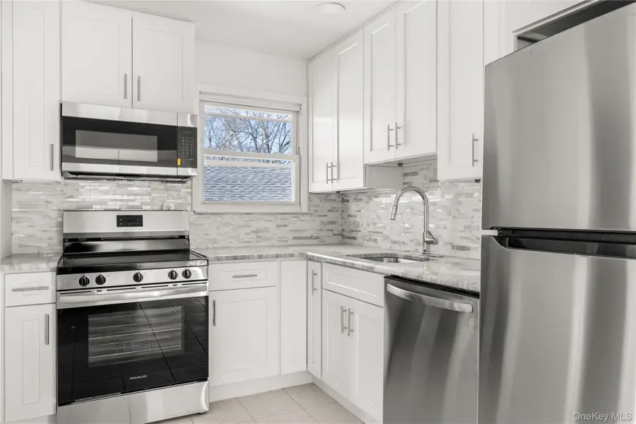 345 41 St Street, Copiague, NY 11726 - Image #2