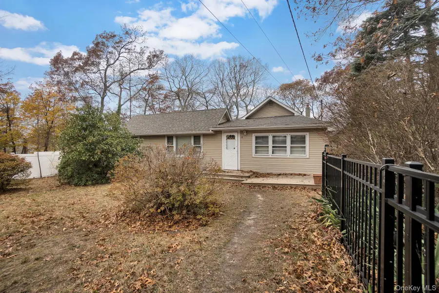 8 Evergreen Road, Rocky Point, NY 11778 - Image #2