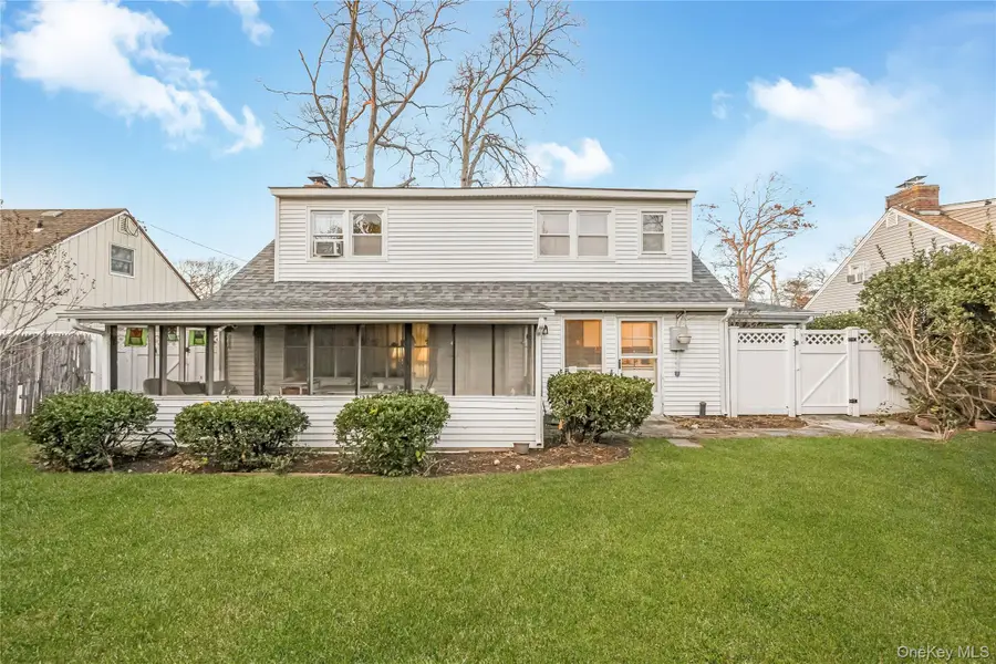 4 Florida Avenue, Copiague, NY 11726 - Image #3