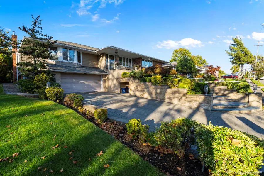 158 Old Courthouse Road, Manhasset Hills, NY 11040 - Image #2