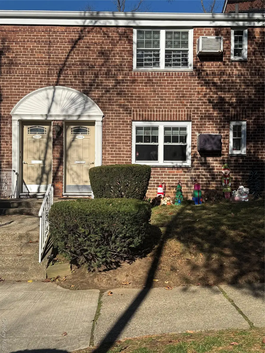 22411 Kingsbury Avenue #A, Oakland Gardens, NY 11364 - Image #2