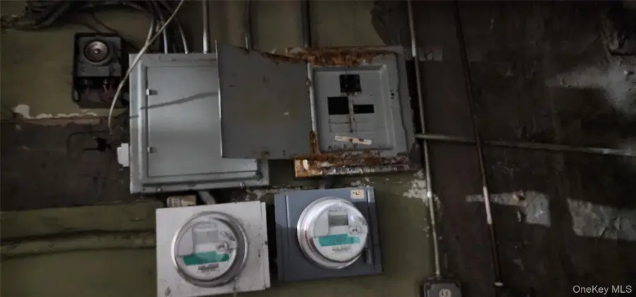 954 E 212th Street, Bronx, NY 10469 - Image #3