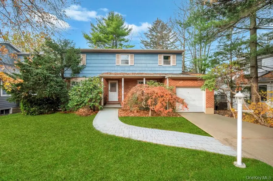 441 Roslyn Road, East Williston, NY 11596 - Image #3