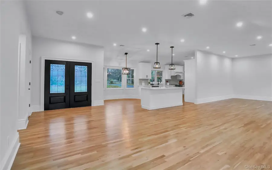 9 Susan Lane, Dix Hills, NY 11746 - Image #3