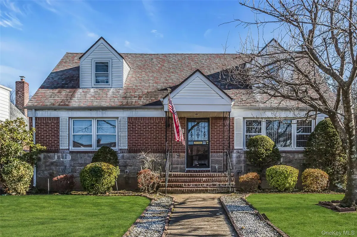 78-37 267th Street, Glen Oaks, NY 11004 - Image #1