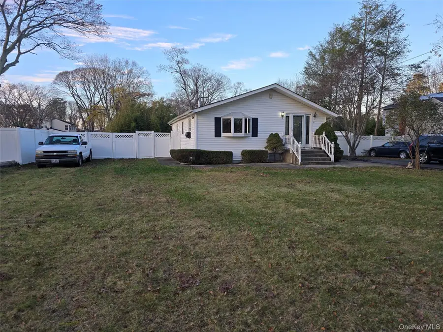 87 Columbus Avenue, Central Islip, NY 11722 - Image #2