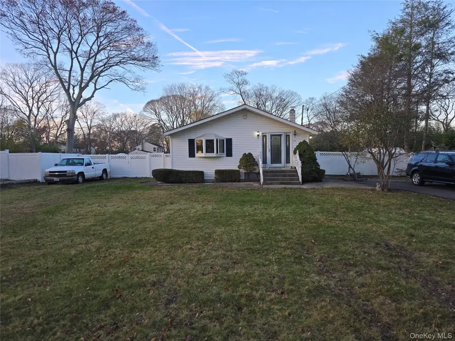 87 Columbus Avenue, Central Islip, NY 11722 - Image #3