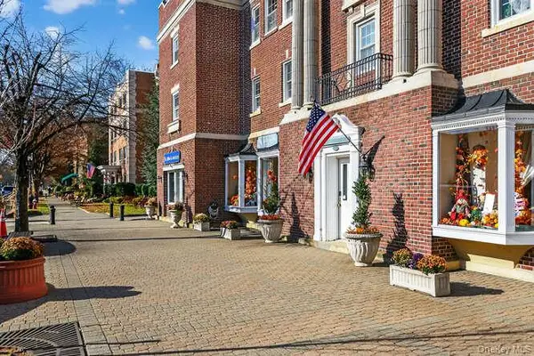 105 Seventh Street #10, Garden City, NY 11530