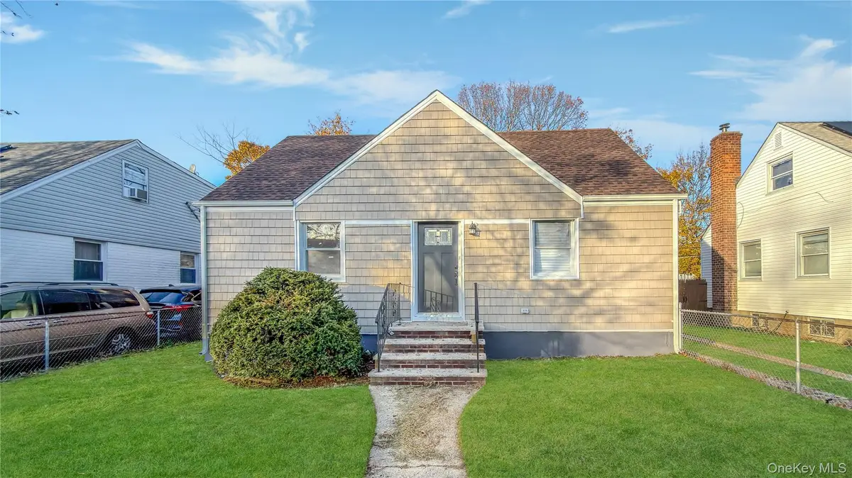 15 Circle Drive, Hempstead, NY 11550 - Image #1