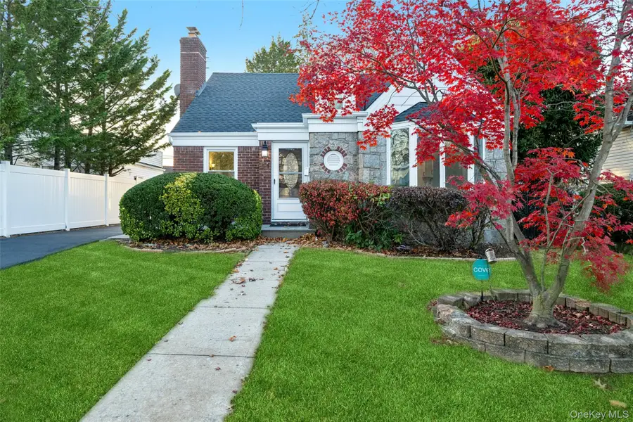 61 Harris Avenue, Hewlett, NY 11557 - Image #2