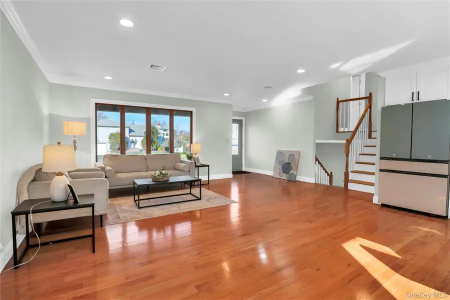 2 Walnut Drive, Syosset, NY 11791 - Image #2