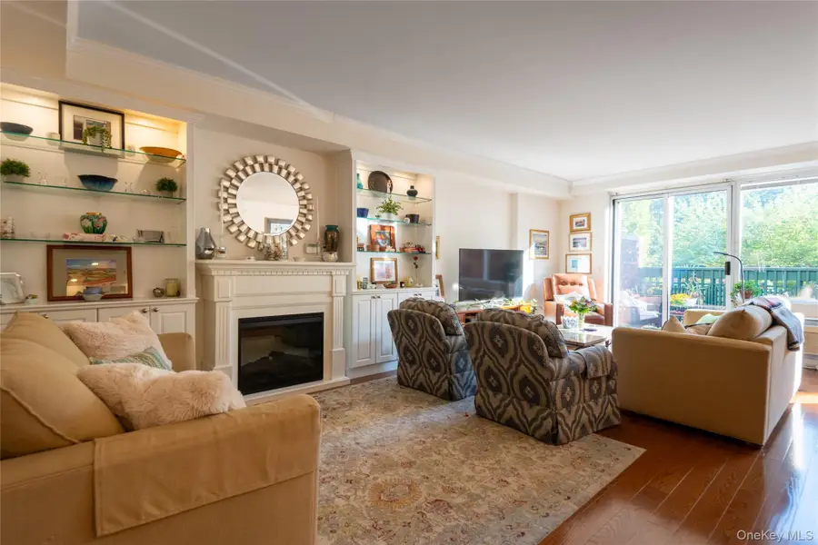 100 Hilton Avenue #M4, Garden City, NY 11530 - Image #2