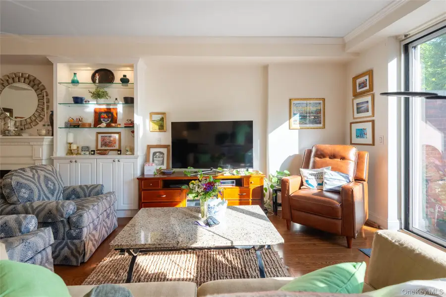 100 Hilton Avenue #M4, Garden City, NY 11530 - Image #3