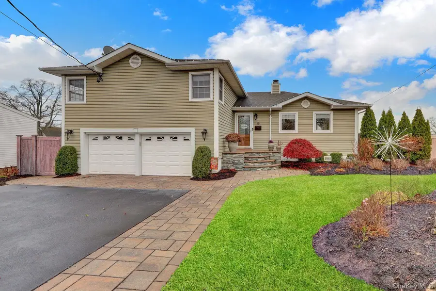 23 Biltmore Boulevard, Massapequa, NY 11758 - Image #3