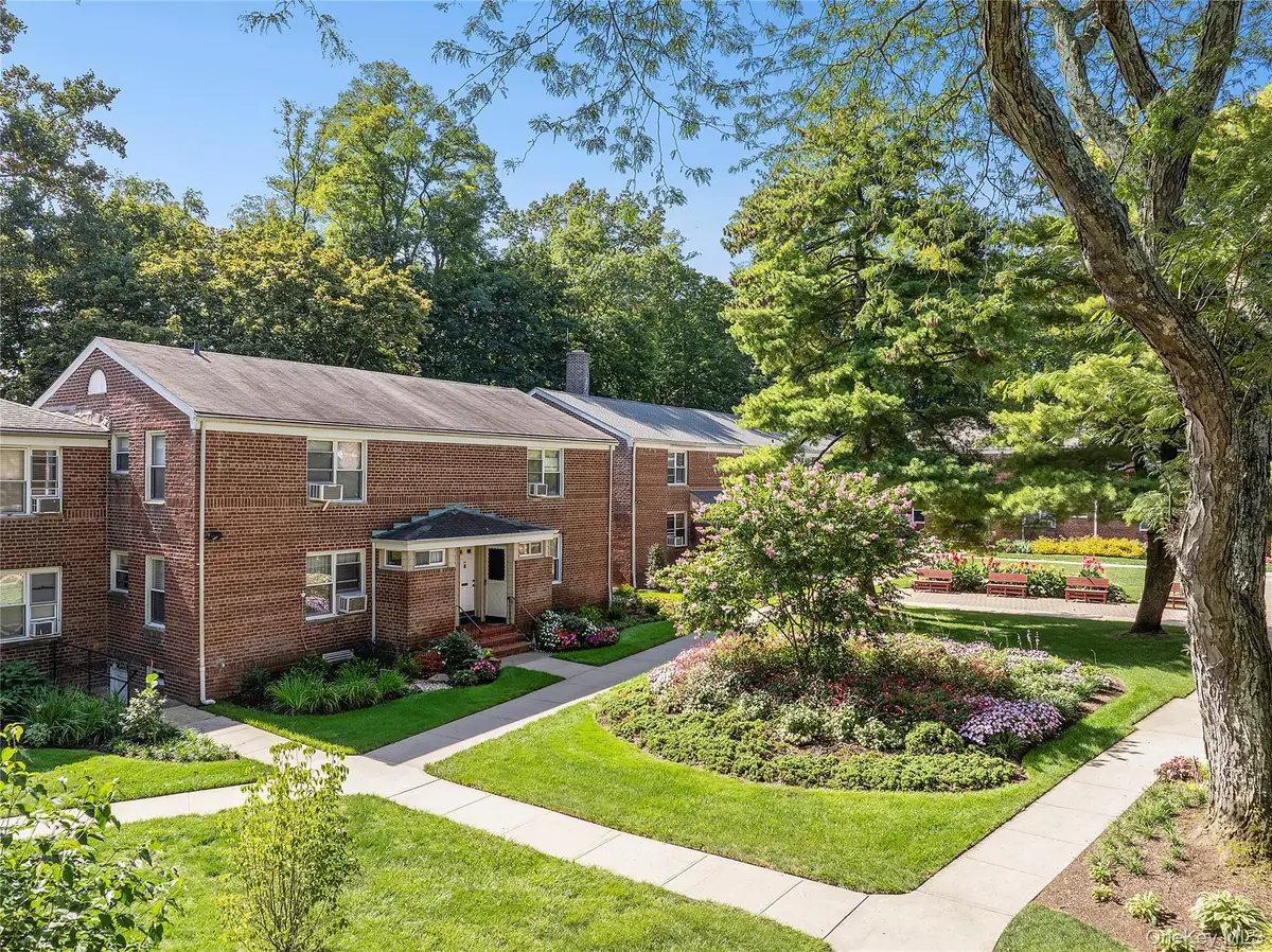 44 Edwards Street #1A, Roslyn Heights, NY 11577 - Image #1