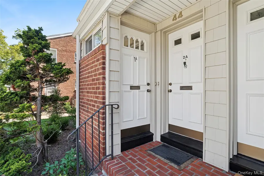 44 Edwards Street #1A, Roslyn Heights, NY 11577 - Image #3