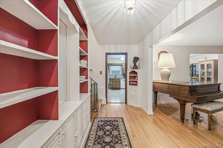 816 Pepperidge Road, Westbury, NY 11590 - Image #2