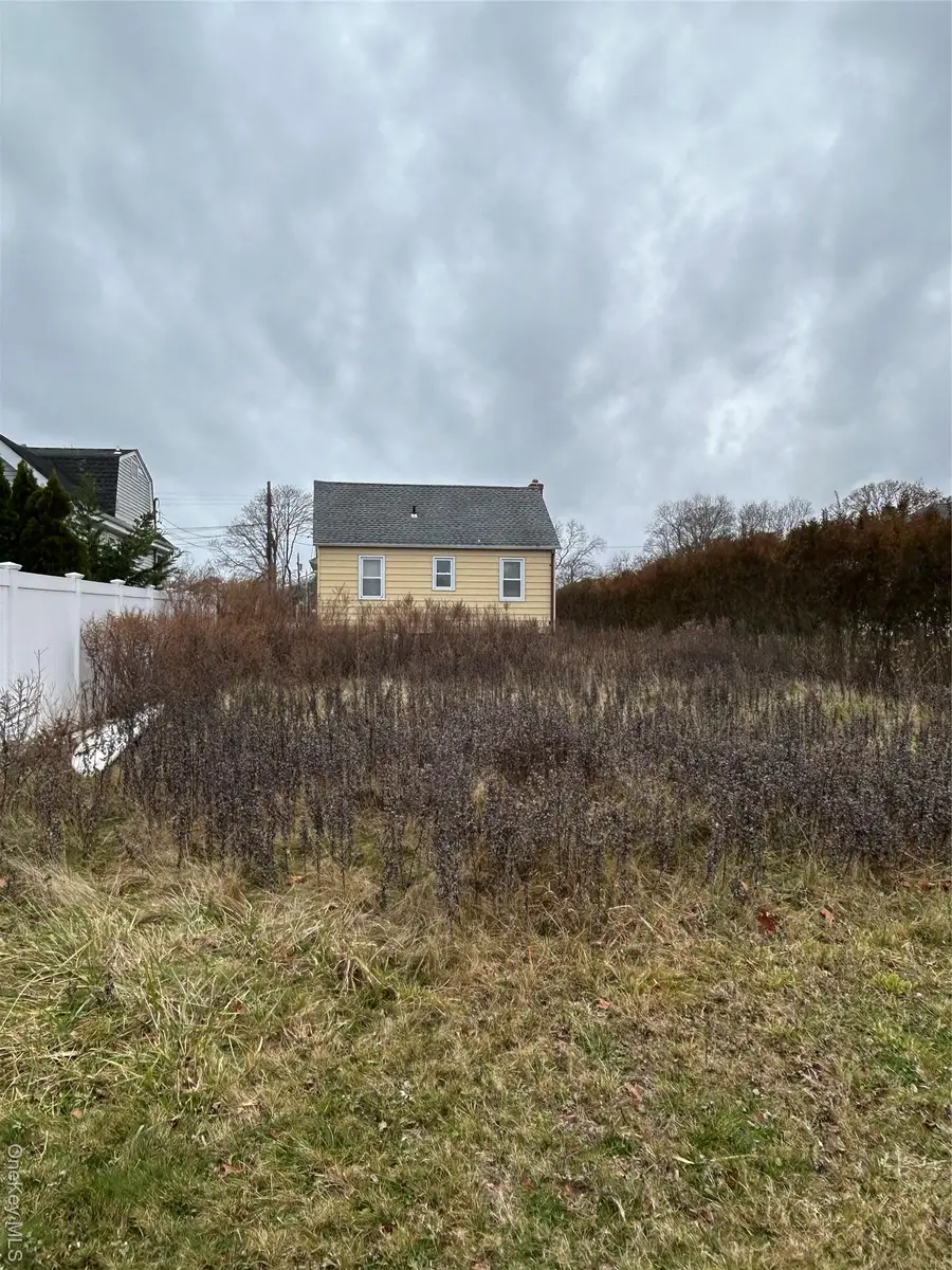 43 Abby Lane, Shirley, NY 11967 - Image #2