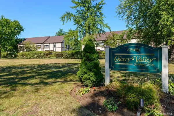 127 Fifteenth Street #E2, Garden City, NY 11530