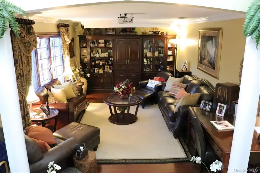 35 Hastings Drive, Ridge, NY 11961 - Image #3