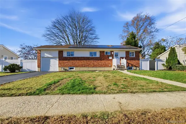 26 Wilshire Drive, North Babylon, NY 11703