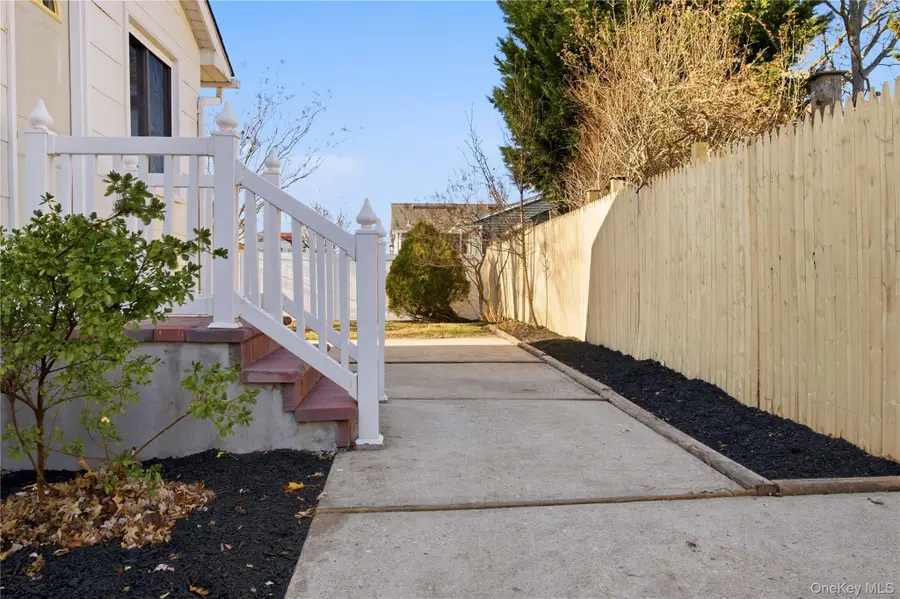 26 Wilshire Drive, North Babylon, NY 11703 - Image #2