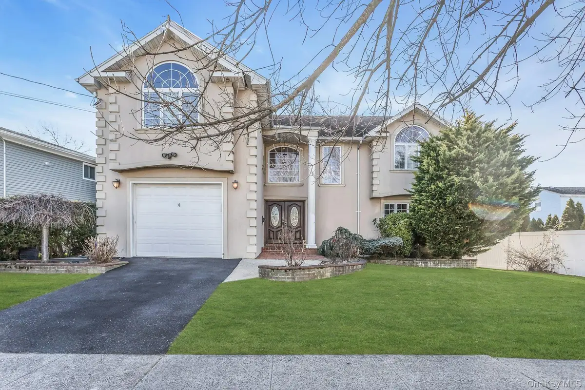 4 Laurette Lane, Freeport, NY 11520 - Image #1