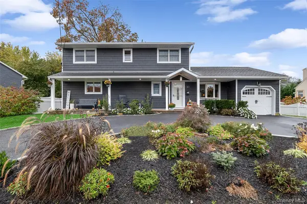 241 N Hamilton Avenue, Lindenhurst, NY 11757