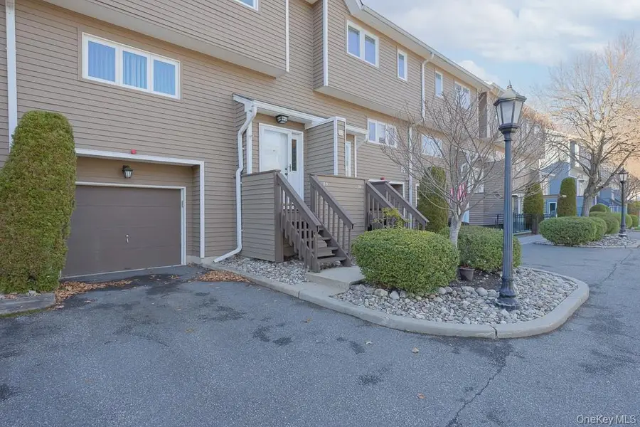 75 Village Green, Bardonia, NY 10954 - Image #2