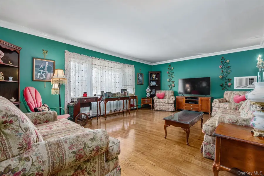 647 Seamans Neck Road, Seaford, NY 11783 - Image #2