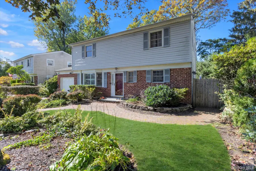 23 Skyview Place, Melville, NY 11747 - Image #2