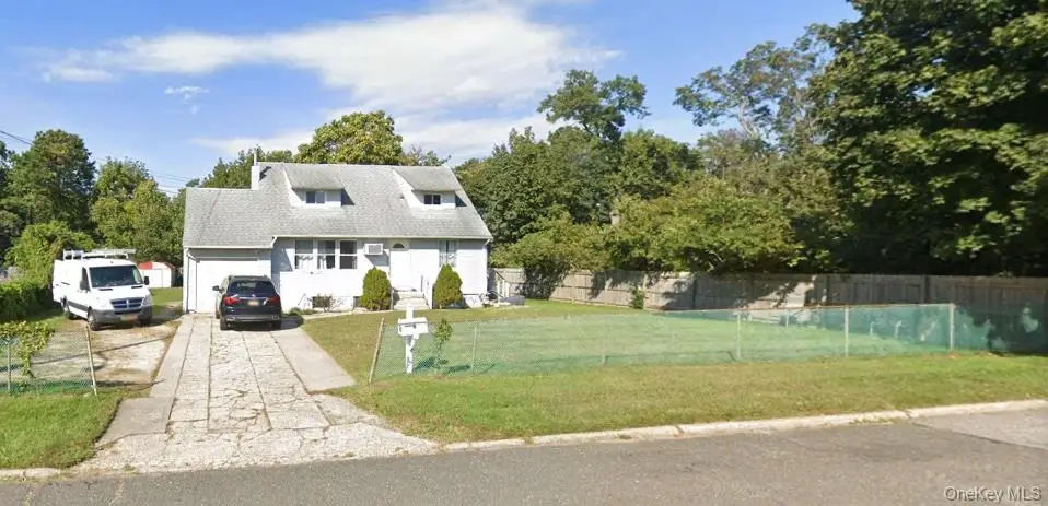9 Farragut Avenue, Bay Shore, NY 11706 - Image #1